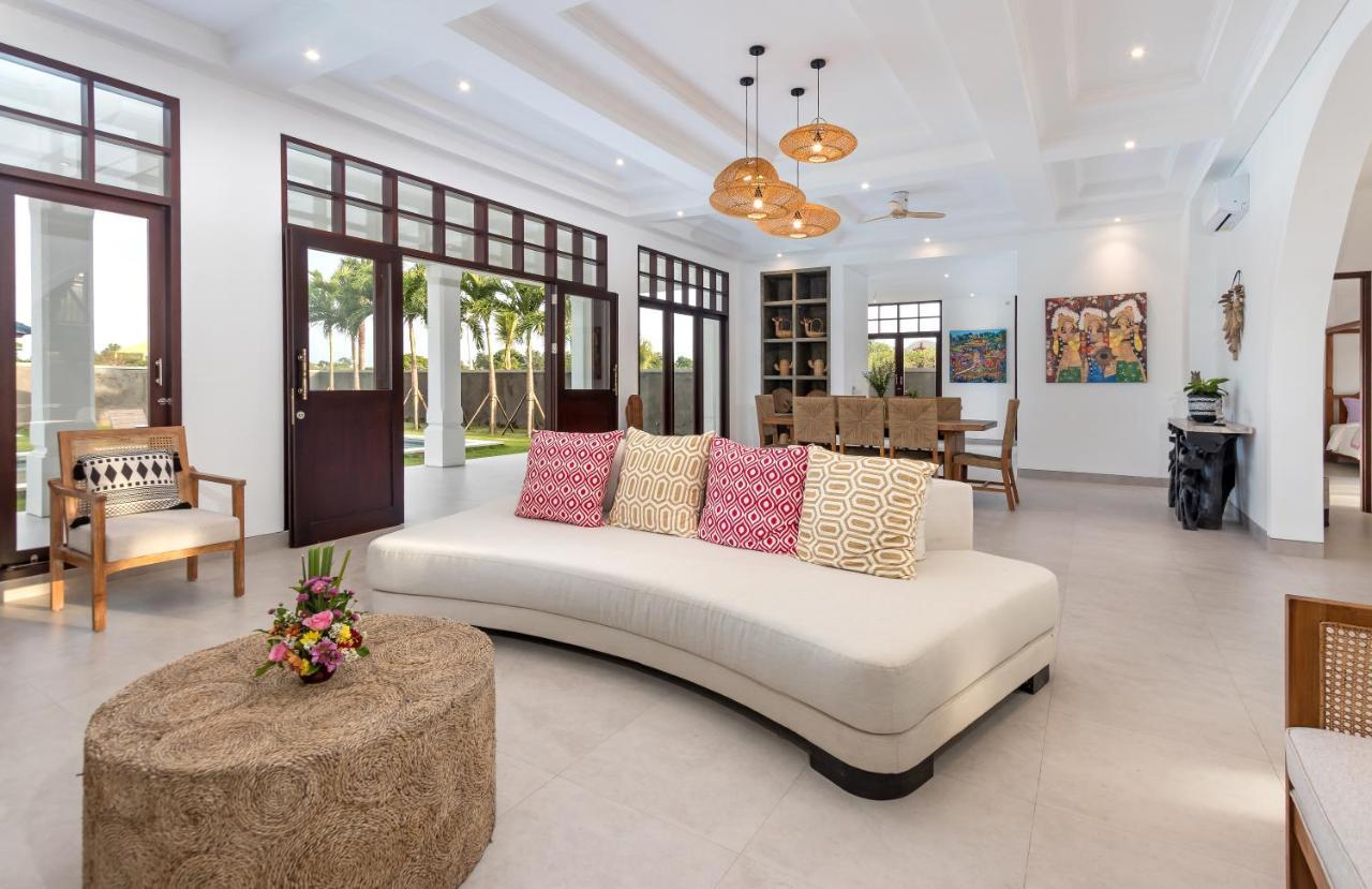 Villa Besakih 5BR, 5 mins to beach - Canggu Exterior foto