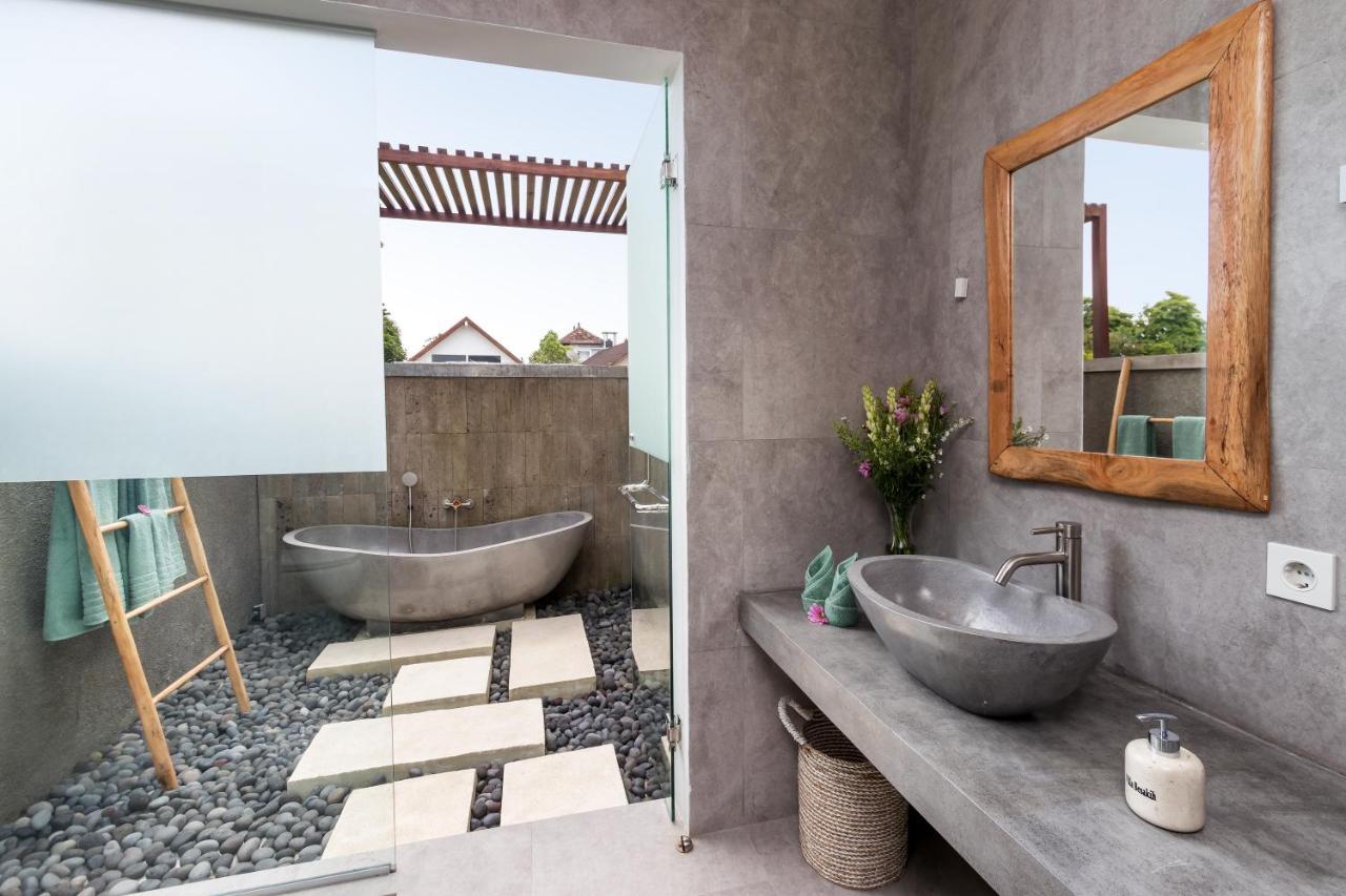 Villa Besakih 5BR, 5 mins to beach - Canggu Exterior foto