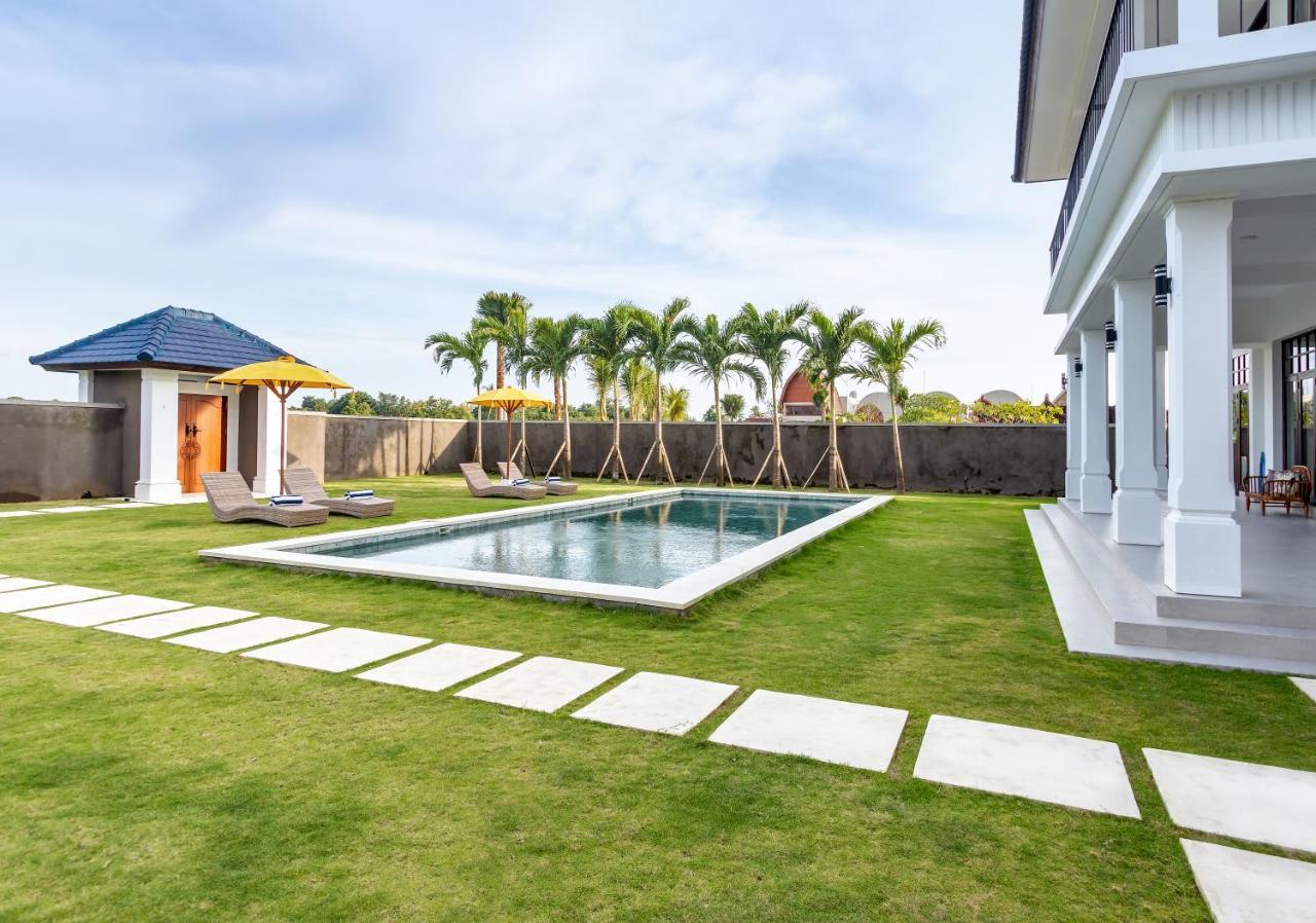 Villa Besakih 5BR, 5 mins to beach - Canggu Exterior foto